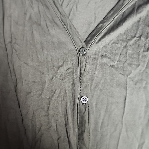 Nwot Sz XL Olive Green Ss Luxe Button-Front Women’s Tee - Picture 4 of 6